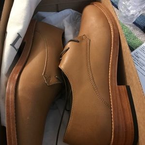 NISOLO JAMES OXFORD ALMOND COLORED SHOES.